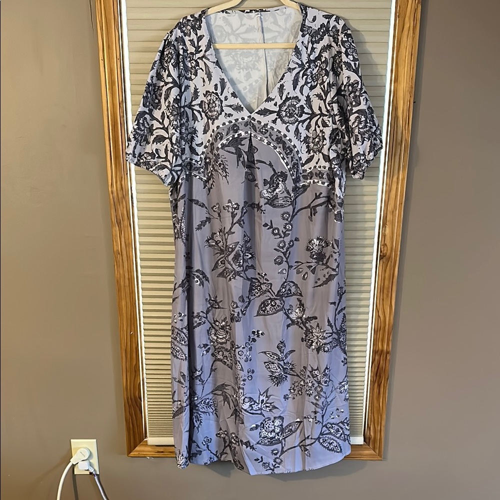 Floral V-Neck Dress in Black and Gray